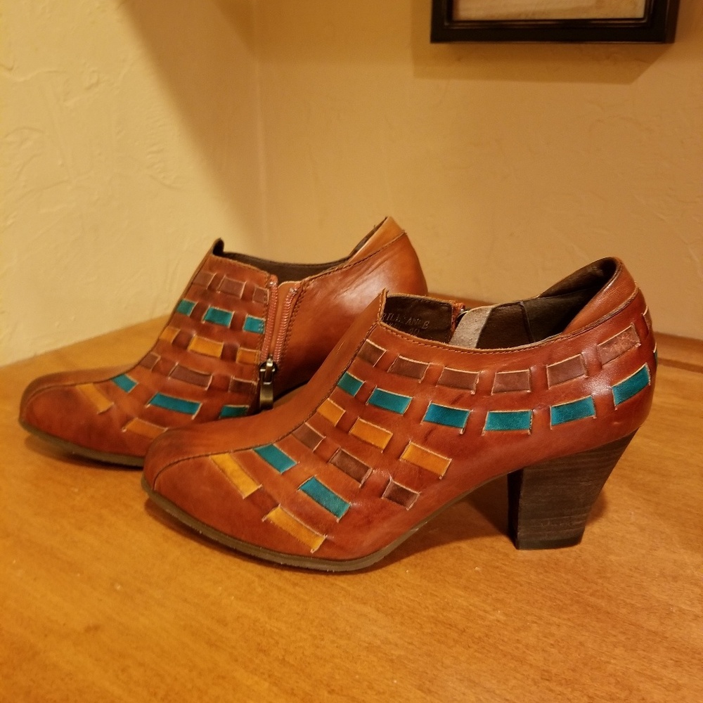 L' ARTISTE Ladies leather ankle boots size 9